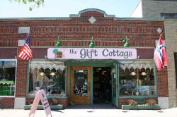 Gift-Cottage-Front.jpg (50416 bytes)